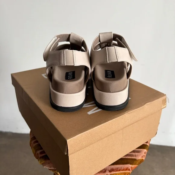ROAM 90’s Stack Platform Vegan Leather Wedge Sandals in Cement Sz 6 - Picture 3 of 9